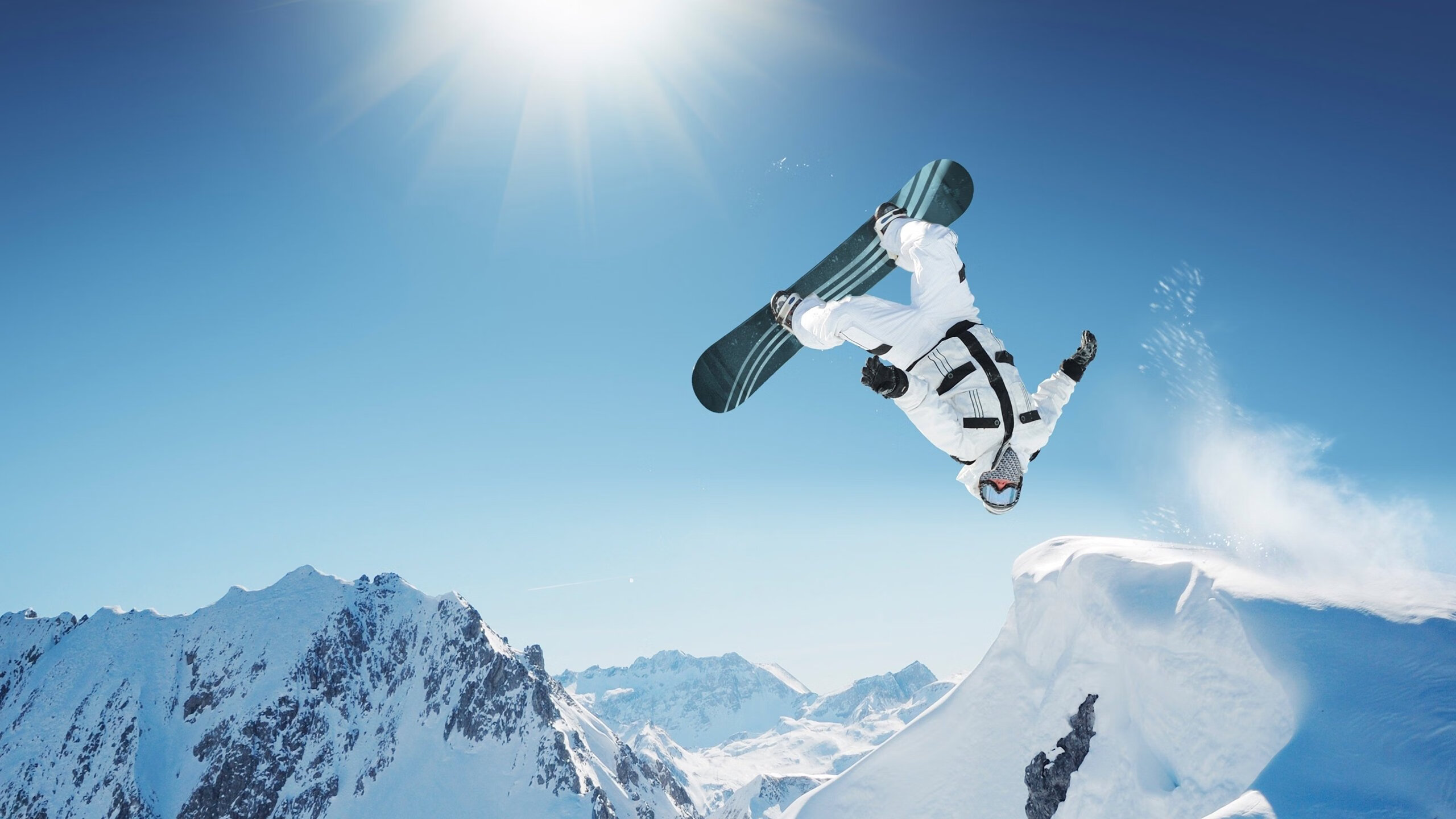 开云下载-“荒野追逐：穿越山谷与沙漠的极速之战”，荒野追踪电影剧情女主背叛